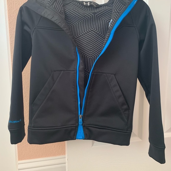 Boys Under Armour jacket with hoodie size YSM - Picture 2 of 6